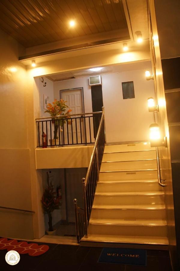 Ziet Hotel Mambajao Exterior foto