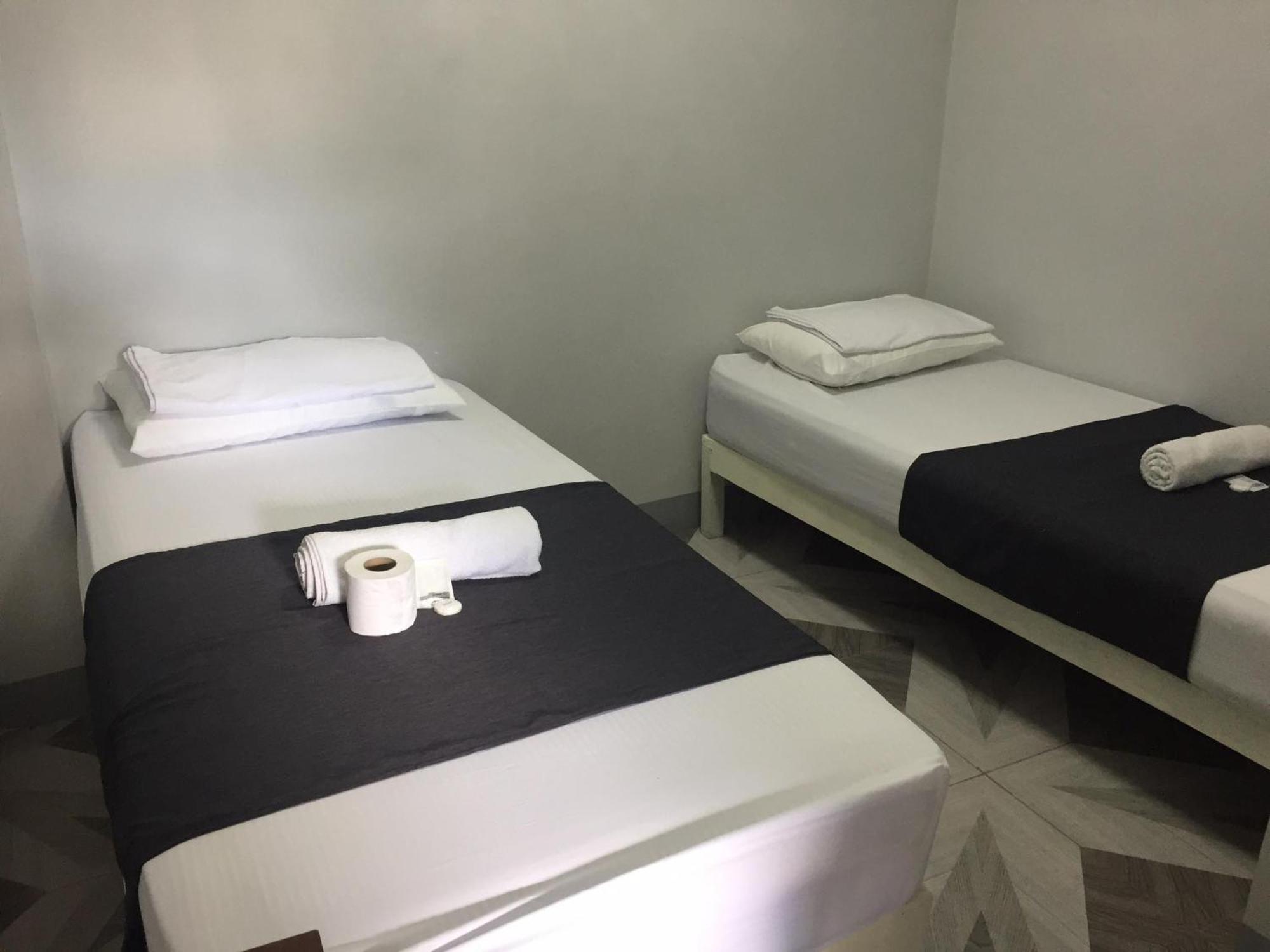 Ziet Hotel Mambajao Habitación foto