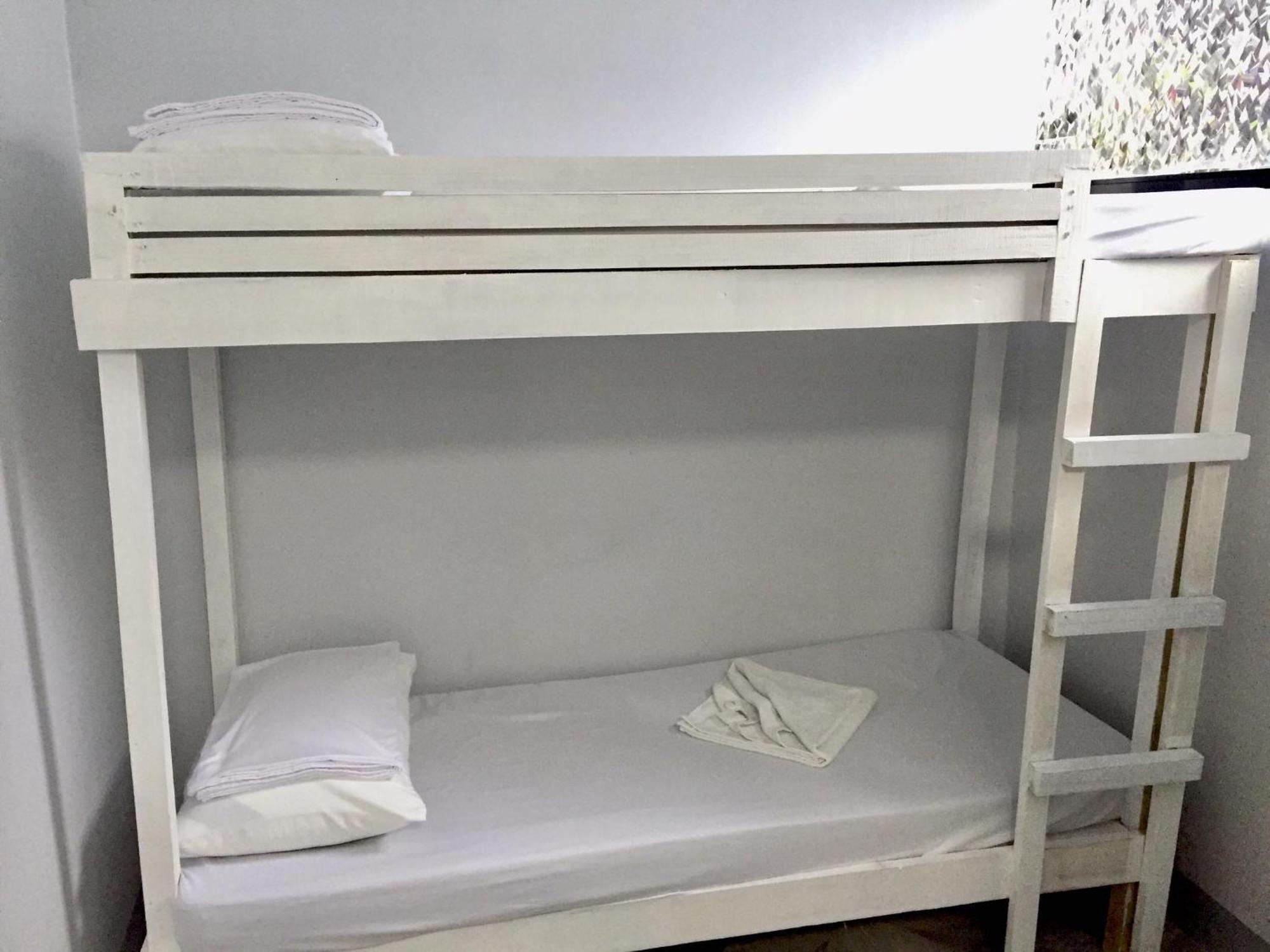 Ziet Hotel Mambajao Habitación foto