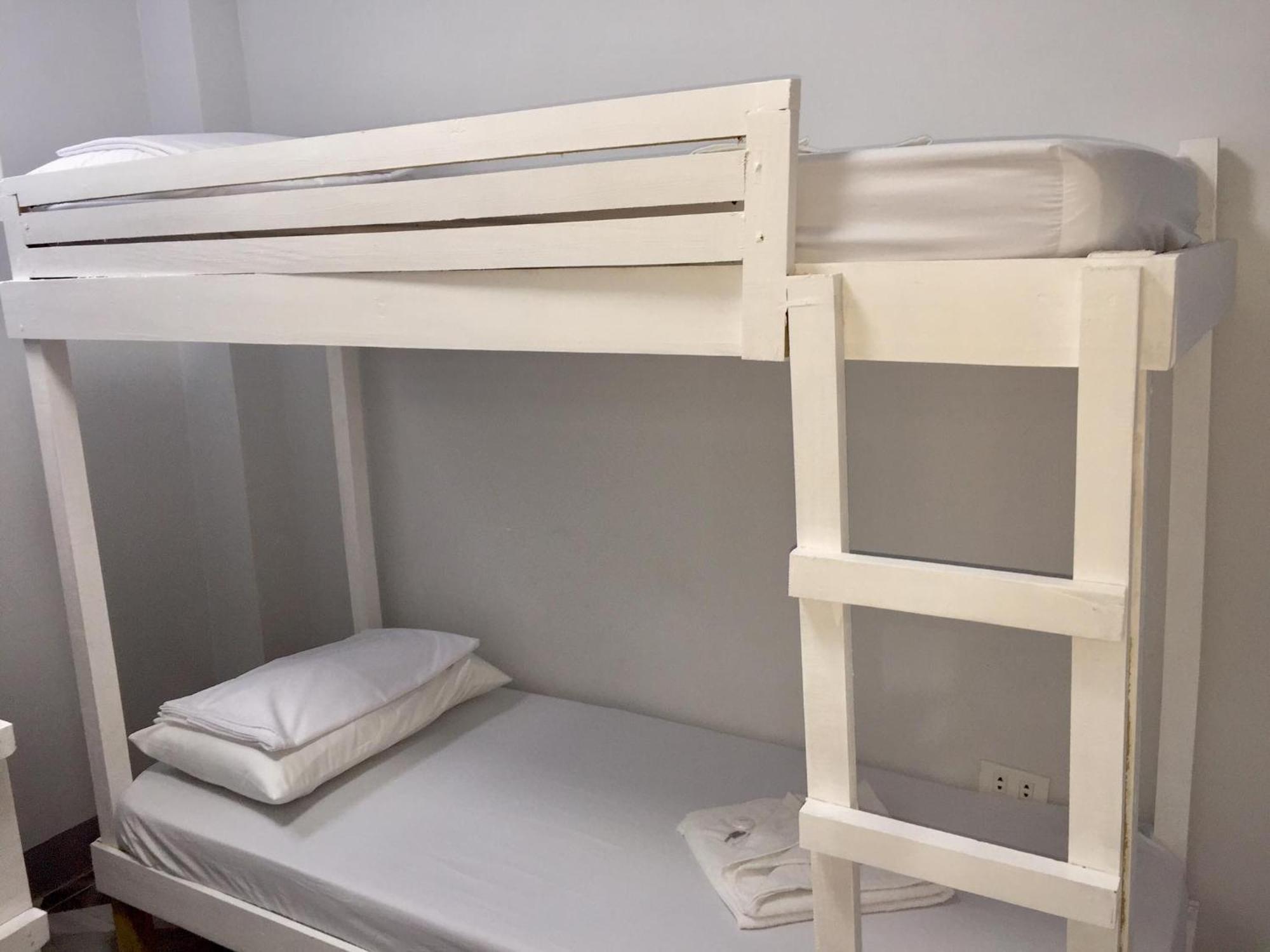 Ziet Hotel Mambajao Habitación foto